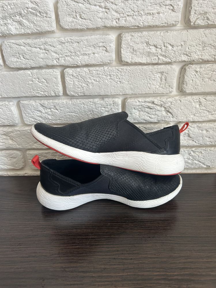 Мокасіни, сліпони Clarks