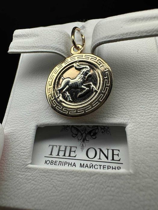 Різноманітні золоті підвіски