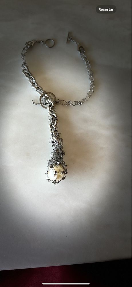 Colar com alfinetes tipo “Valentim Quaresma”