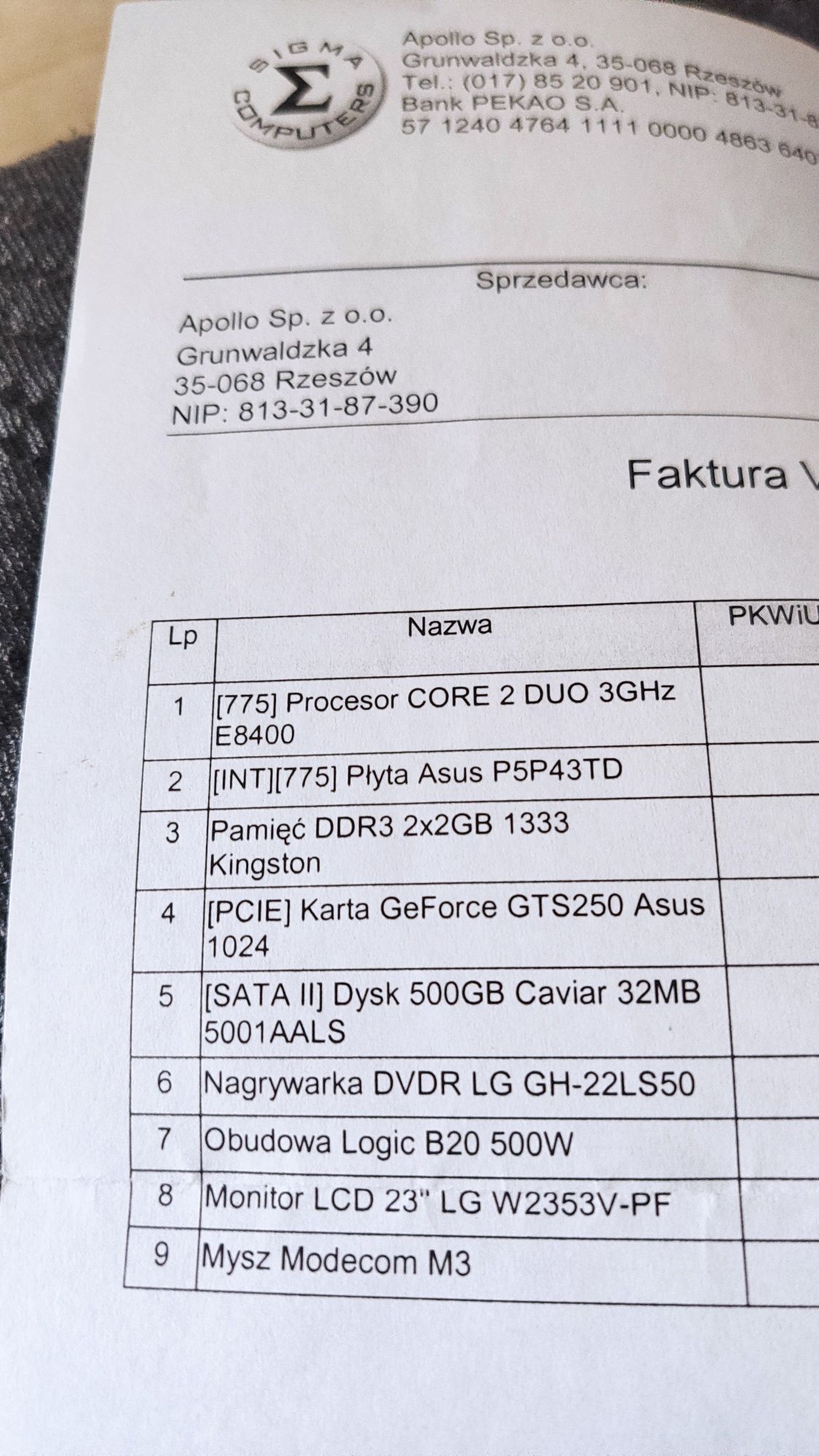 Komputer  stacjonarny z monitorem