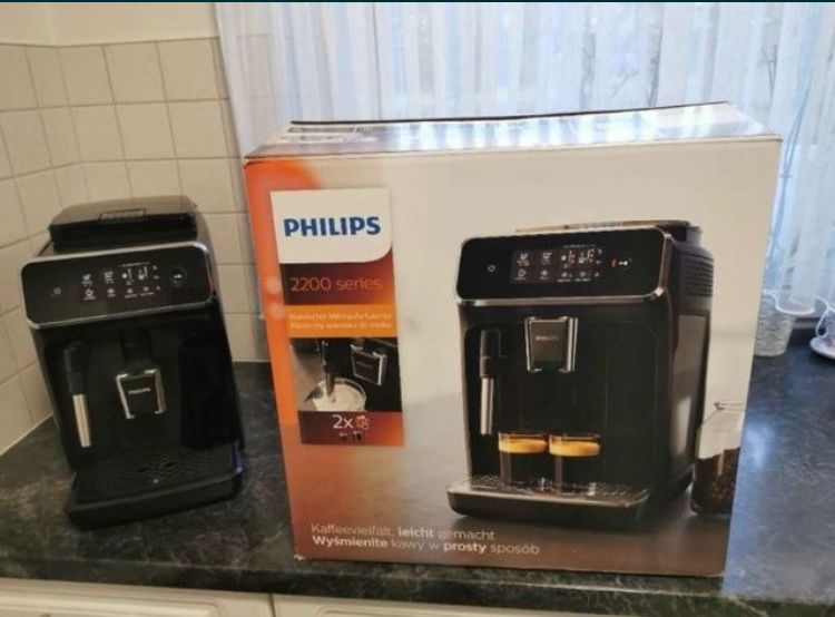 Кавоварка, кофемашина Philips LatteGo EP2200  З Дому гарний стан