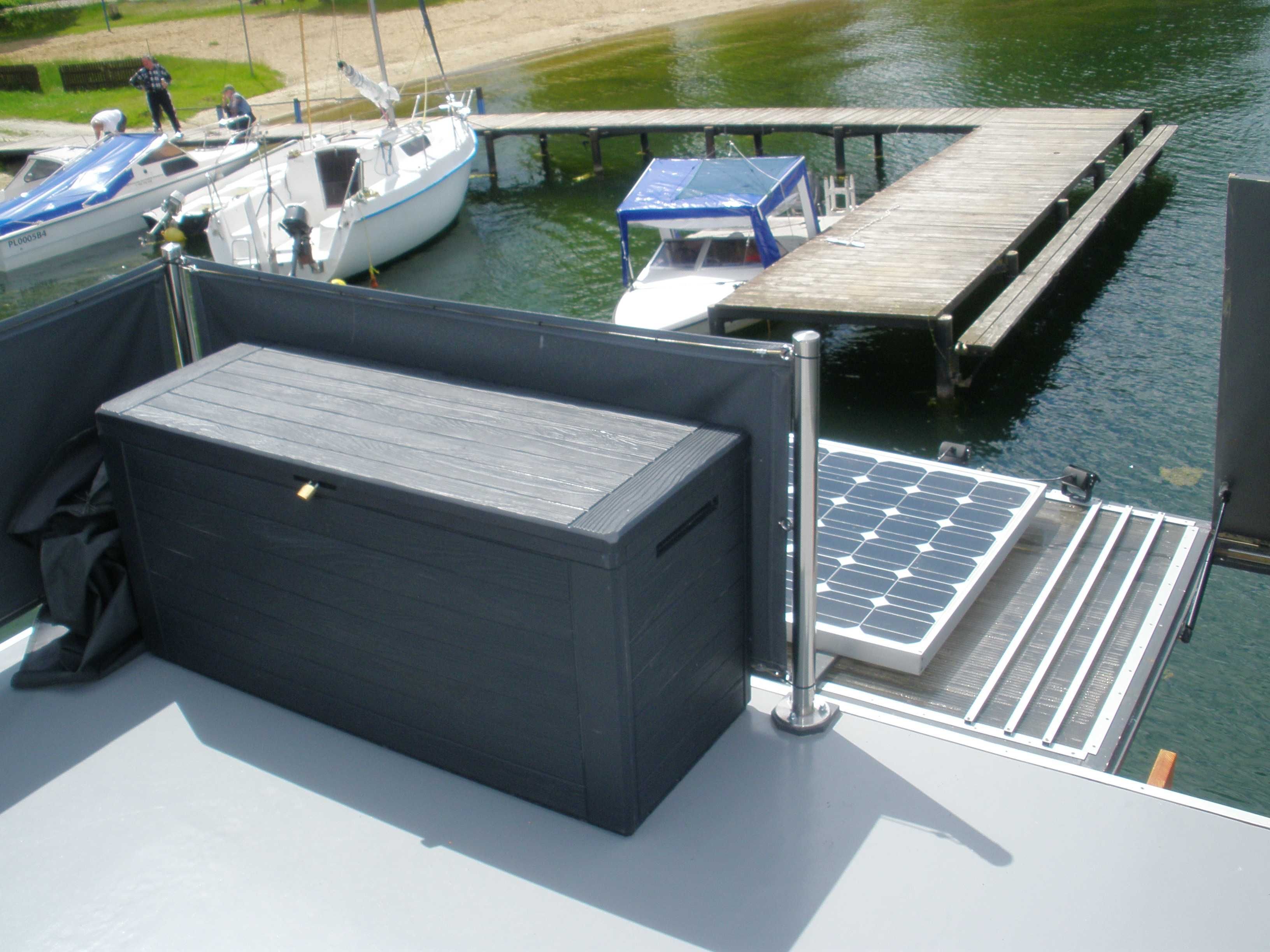 houseboat-trimaran