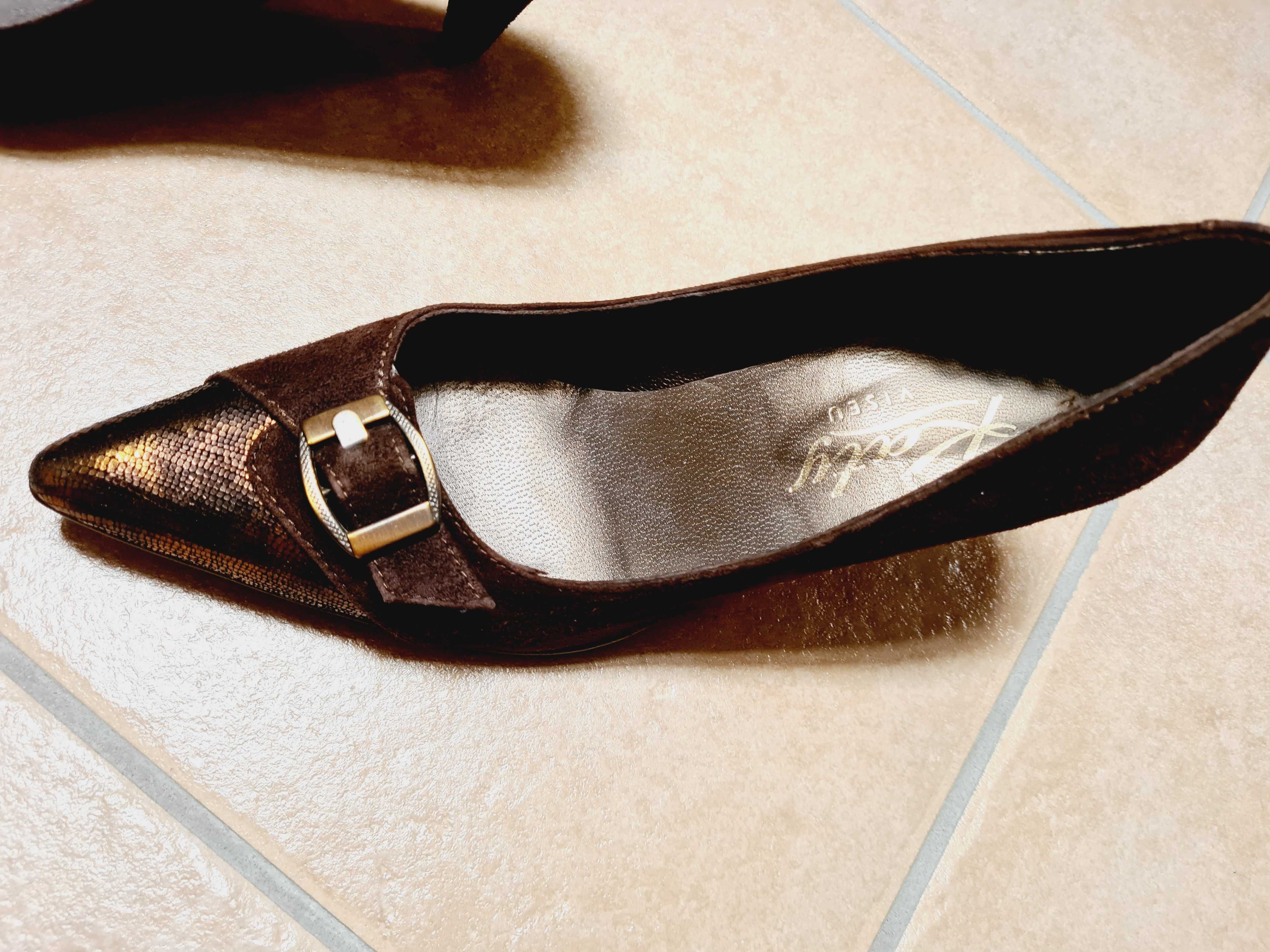 Sapatos castanhos