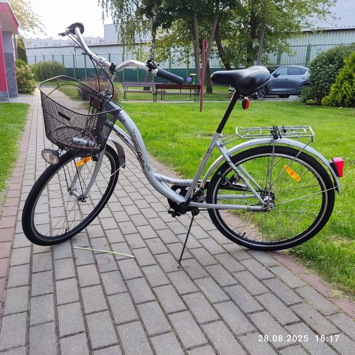 Piękny damski rower z przerzutkami