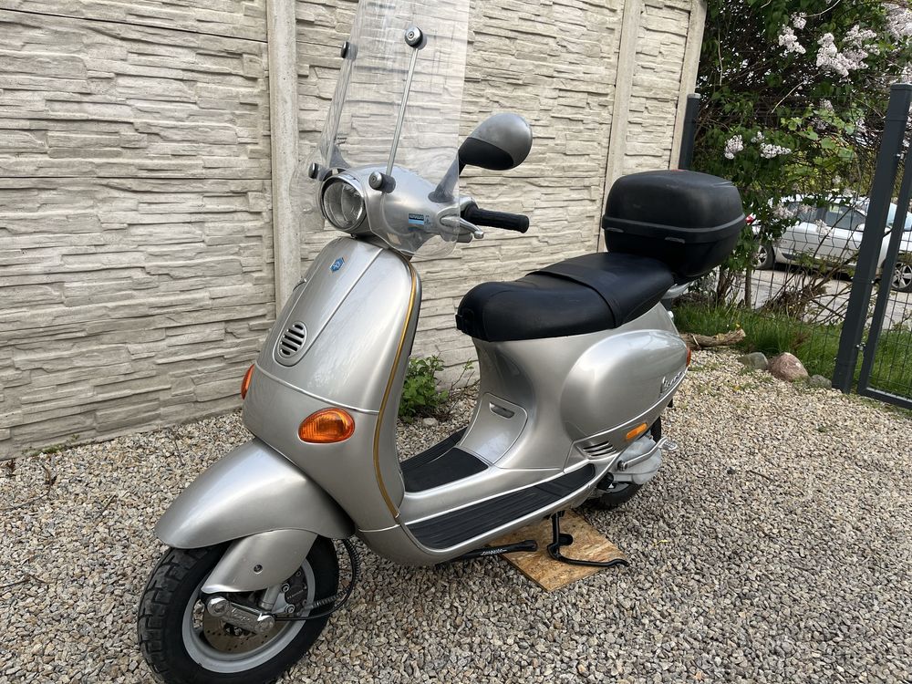 Piaggio vespa et 4