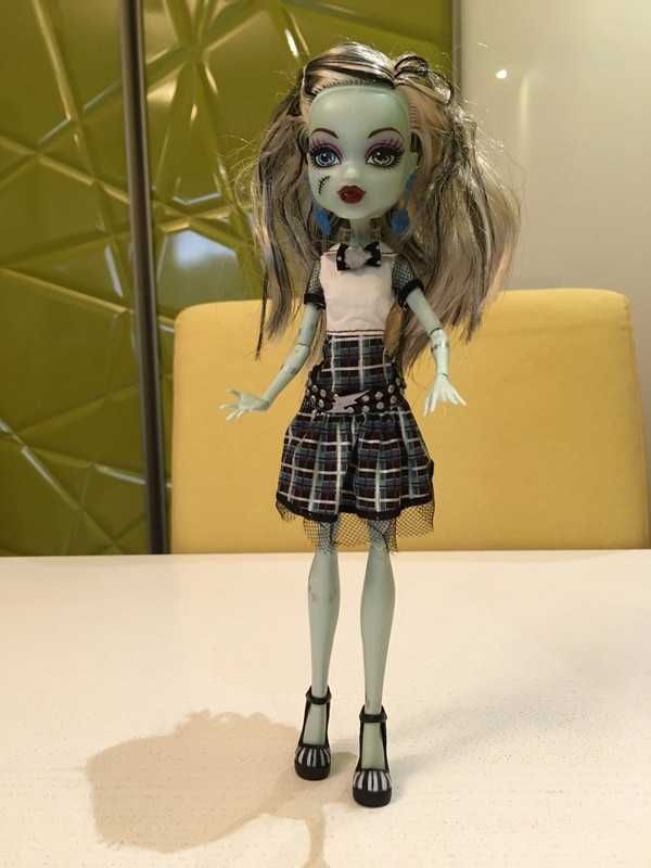Interaktywna lalka Monster High Frankie Stein