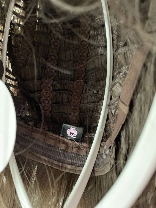 Peruka damska śliczna