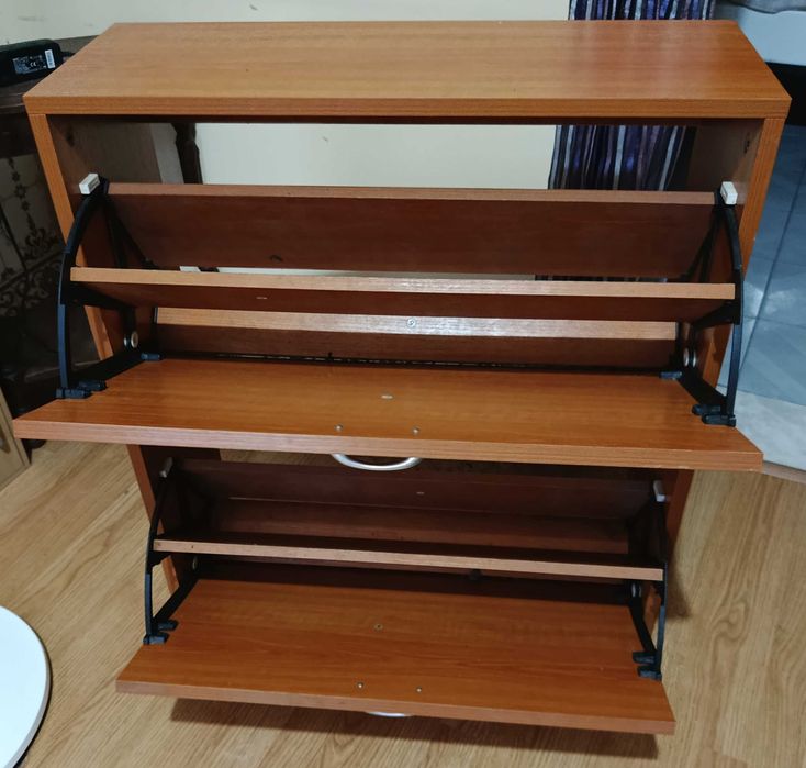 Sapateira em madeira