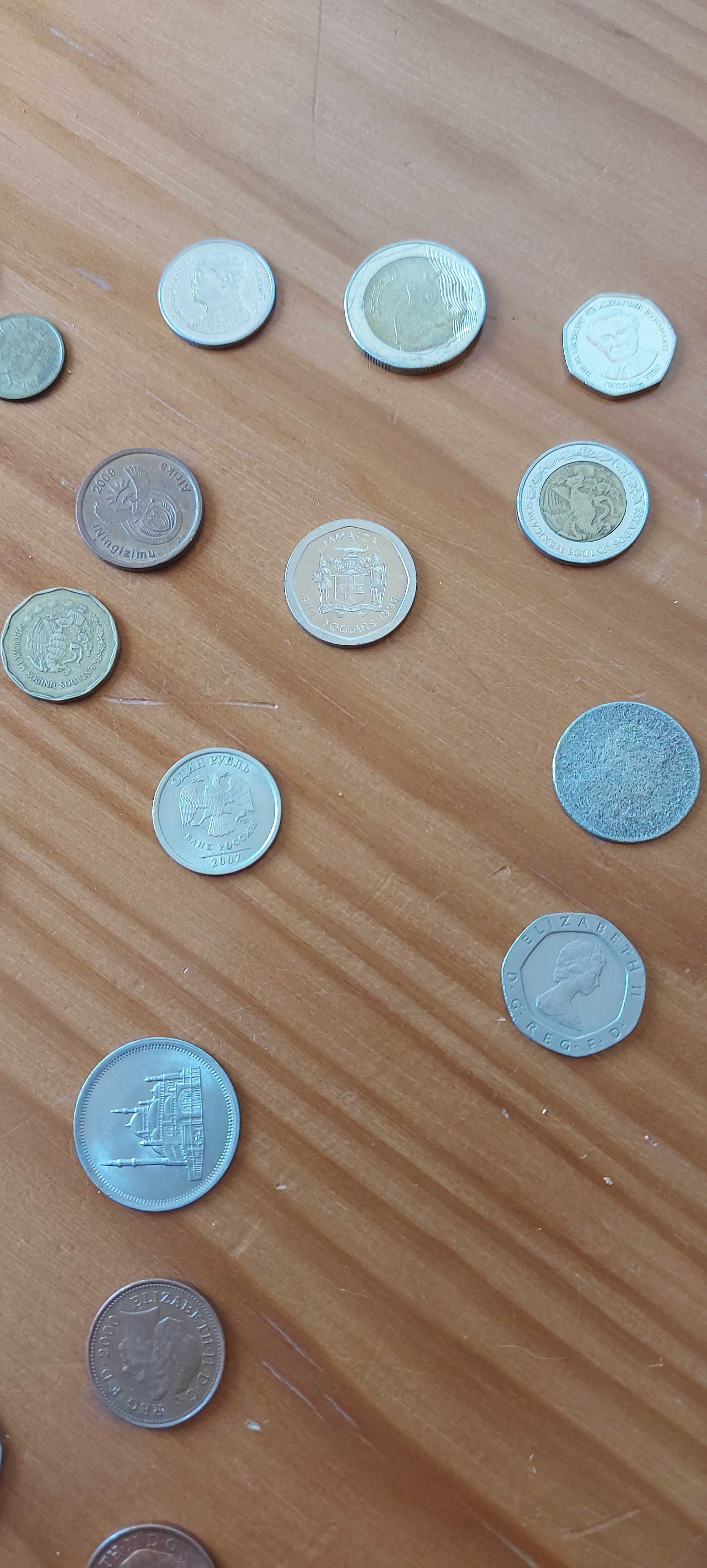 Moedas variadas.