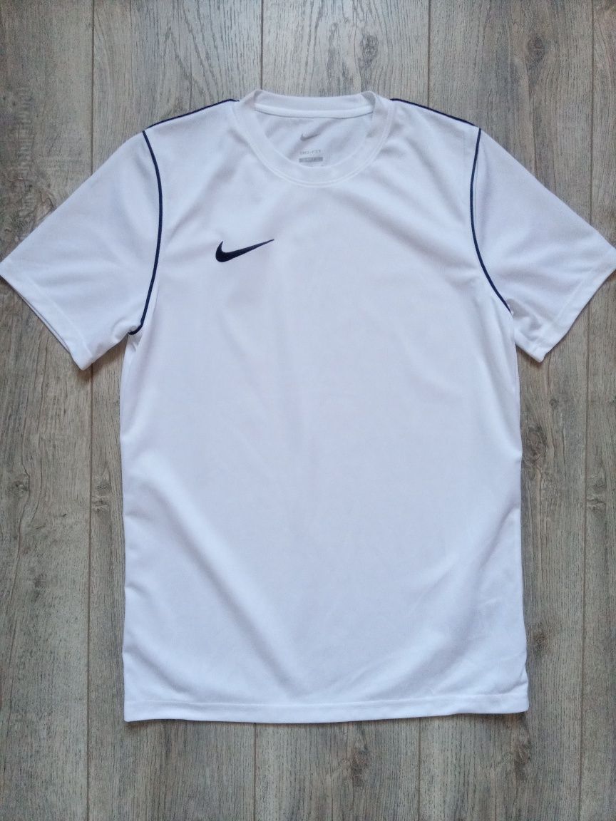 Nike Dri-Fit Slim-Fit футболка вышитый свуш / М