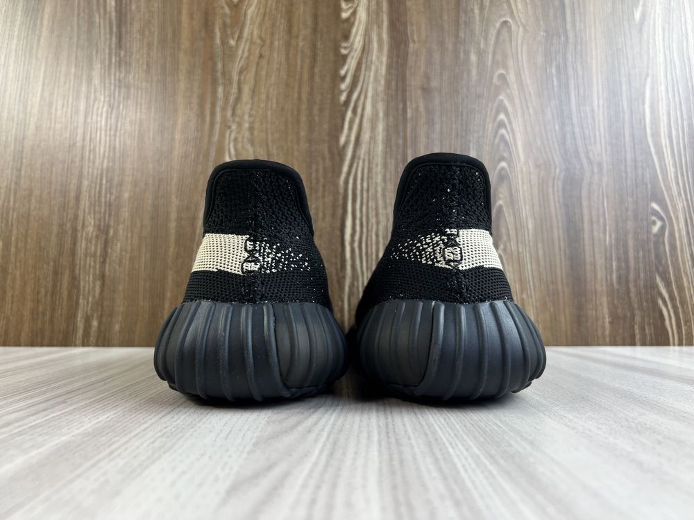 Yeezy 350 v2 core black white