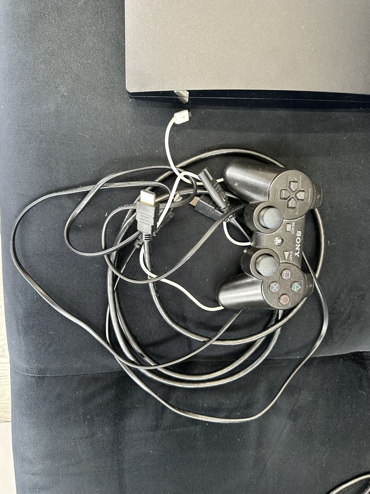 Продаю игрову приставку PS3