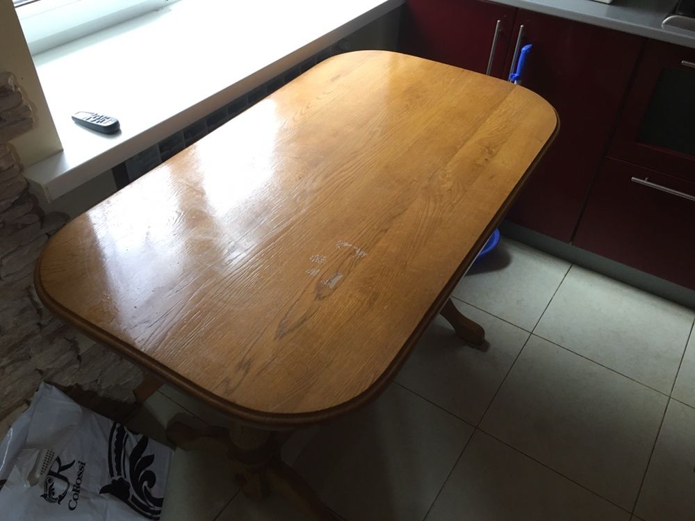Кухонный дубовый стол со стульями
