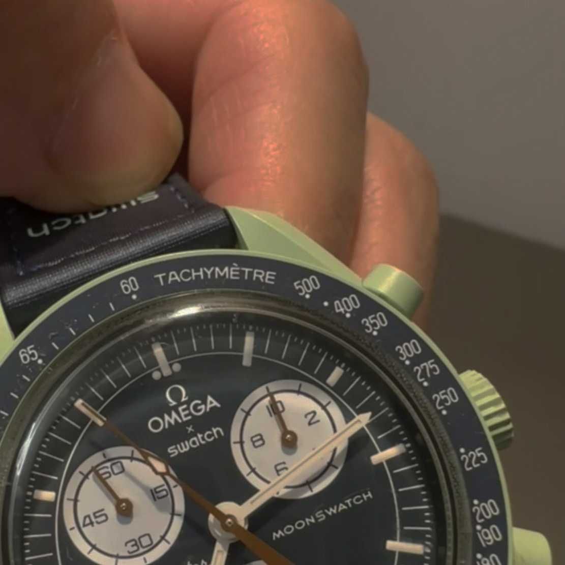 Omega Swatch Ziemia SO33G100 - używany, charakterystyczny design