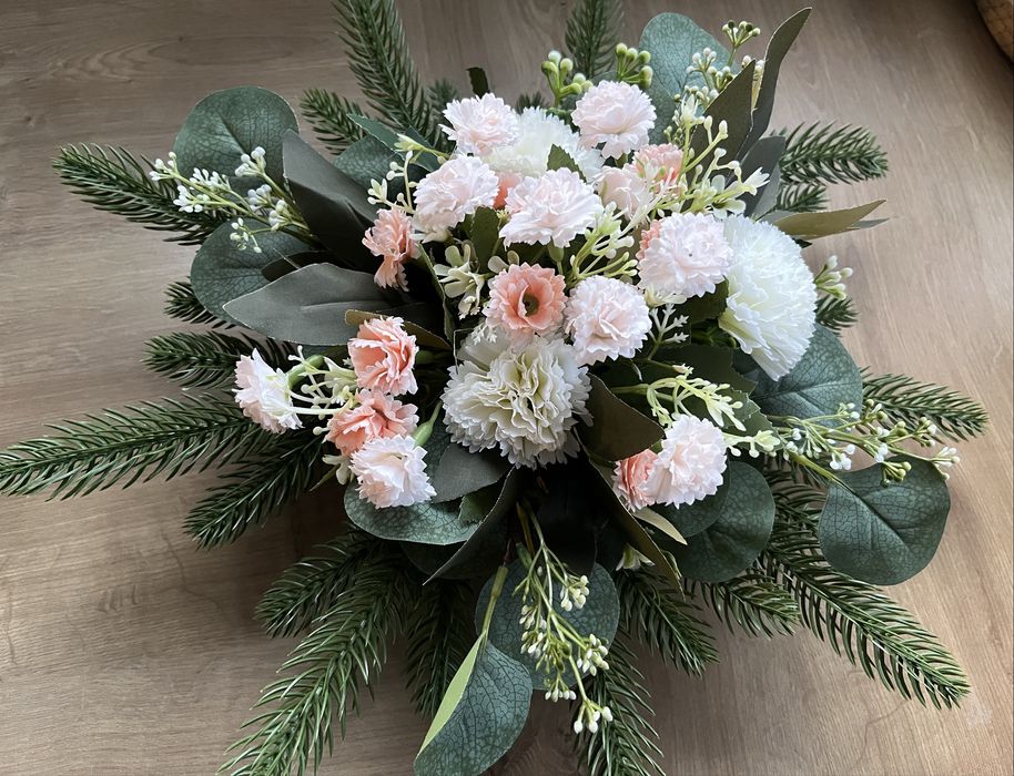 Wiązanka ze sztucznych kwiatów