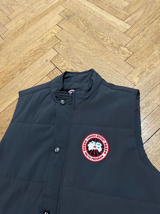 Жилетка Canada Goose М-Л размер серая