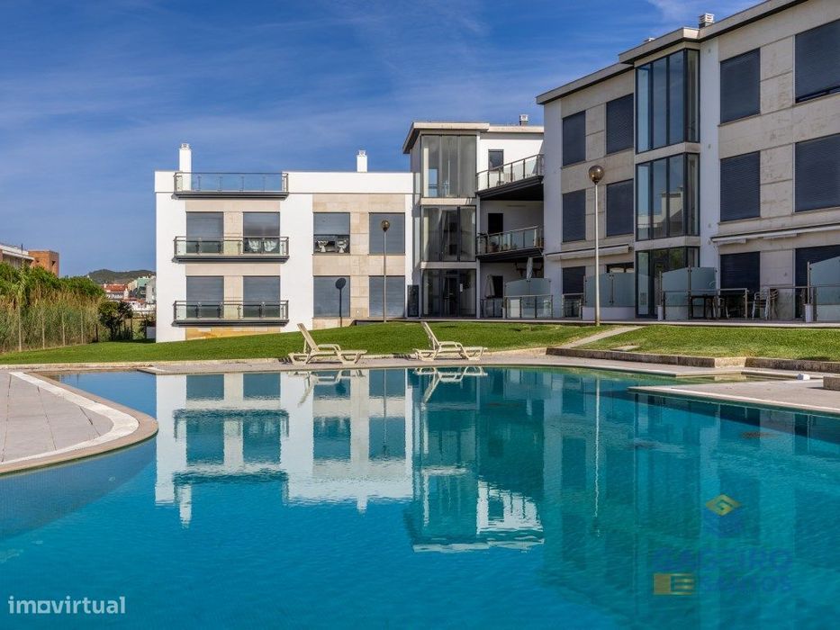 Espaçoso apartamento T3 com terraço privativo - São Martinho do Porto