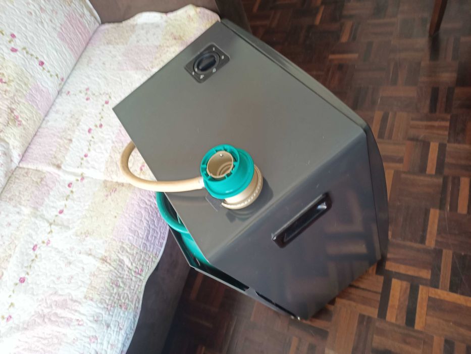 Aquecedor a gás com queimador redutor e garrafa de butano de 13 kg