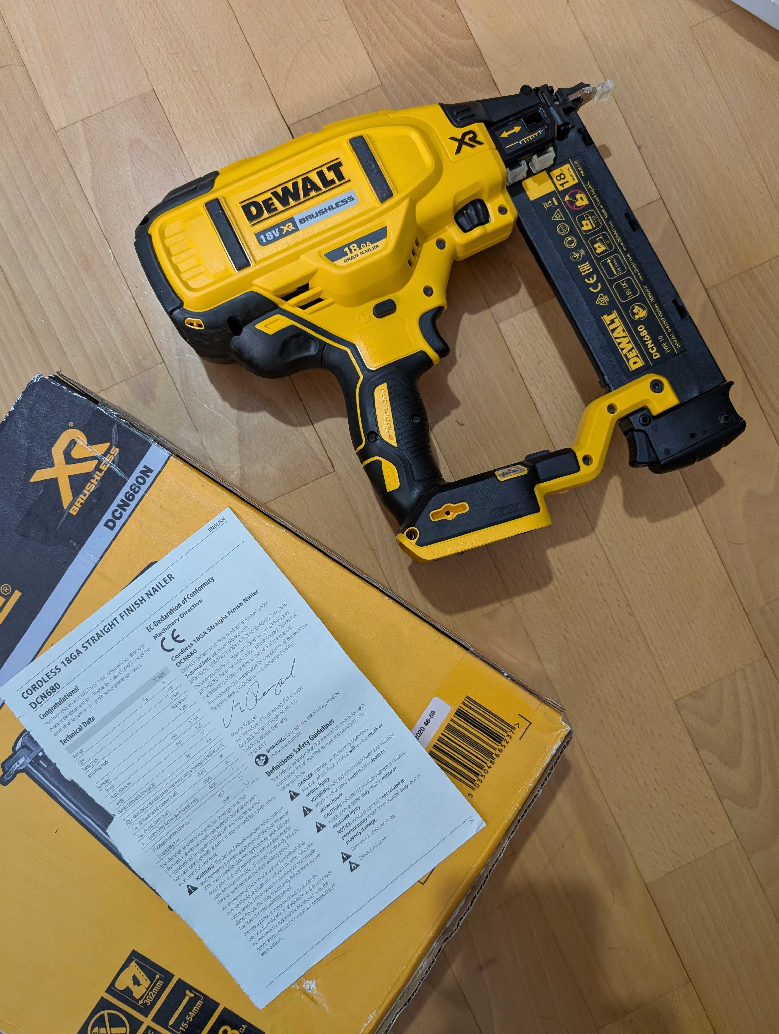 Новий електроінструмент DEWALT з особистої колекції, куплений в Англії