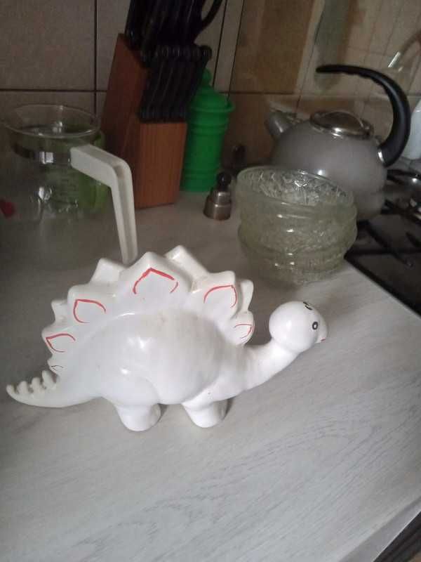 porcelanowy dinozaur