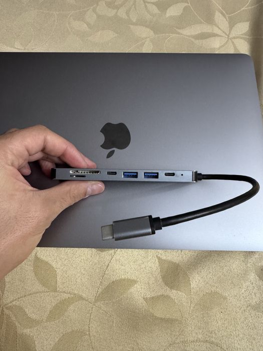 Macbook Air 13'' 2020 - Intel Core i5 Quad-core, 8GB RAM, 256GB SSD