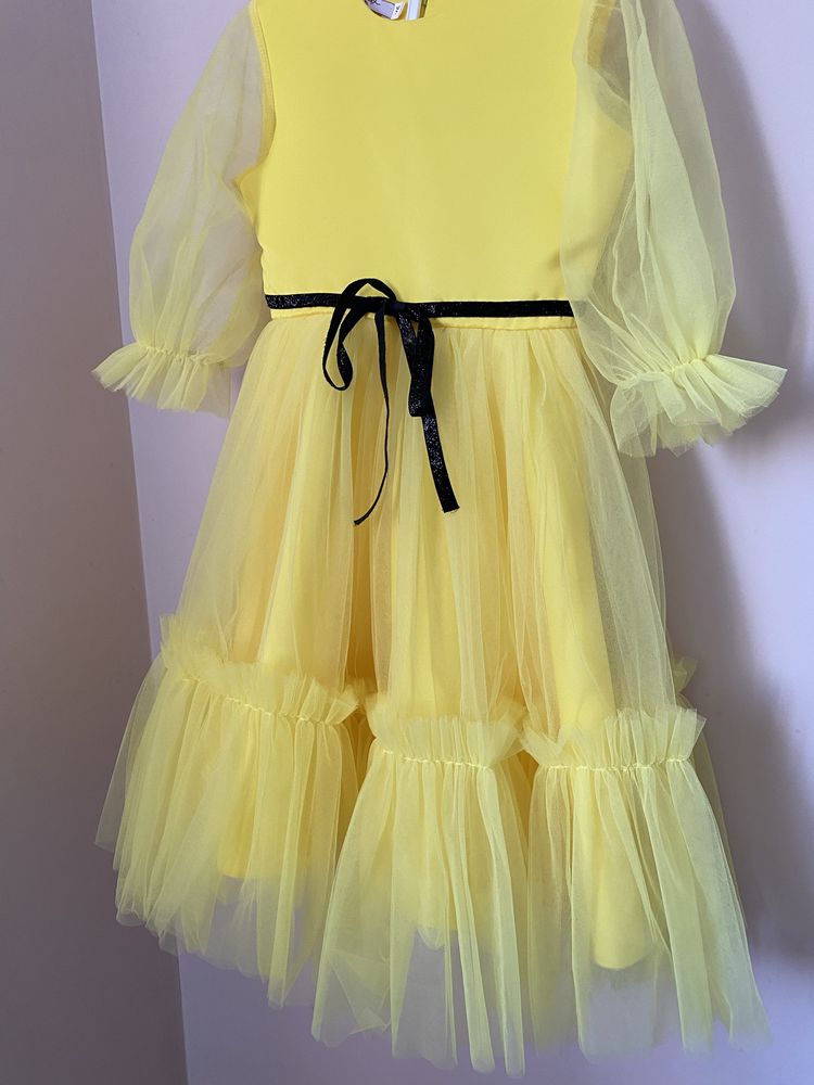 Прокат жовта сукня