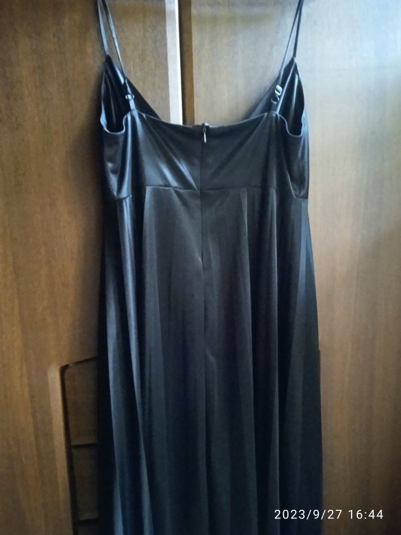Чёрное платье на девушку