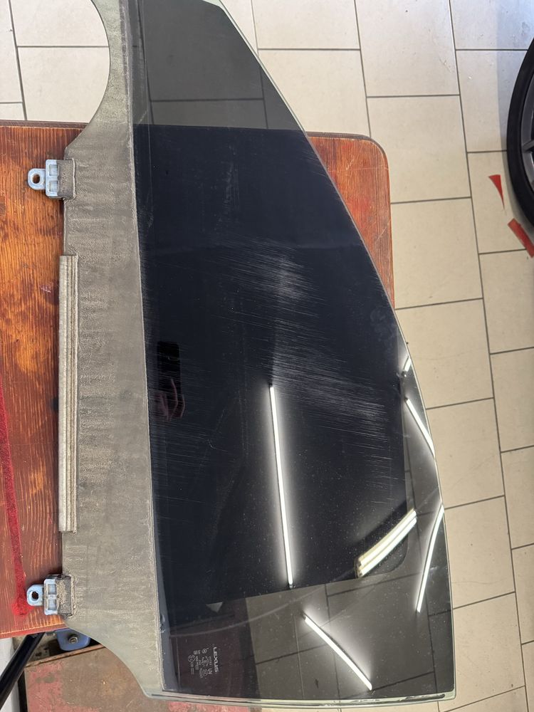 Бокове скло Lexus is 250 2011