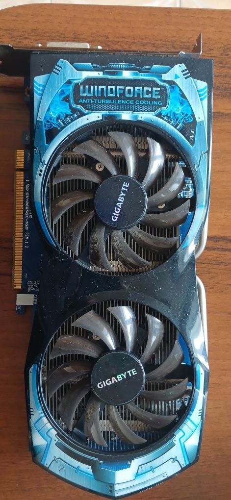 Radeon HD6850 1024MB GDDR5
Відеокарта Gigabyte PCI-Ex Radeon HD6850 10
