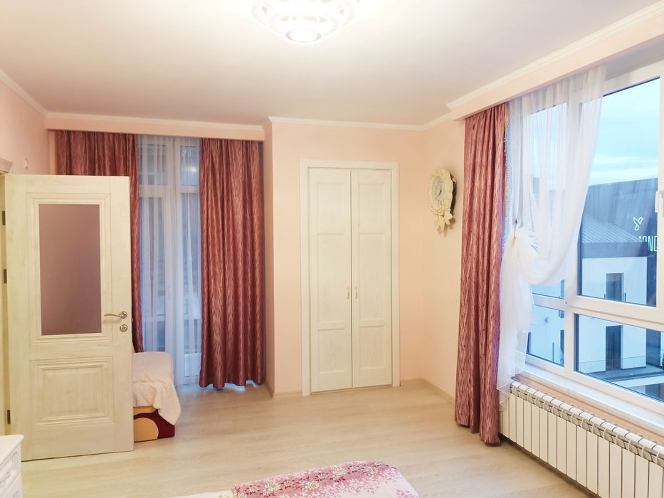 Шикарні апартаменти в центрі по  С.Бандери 23. Вільно