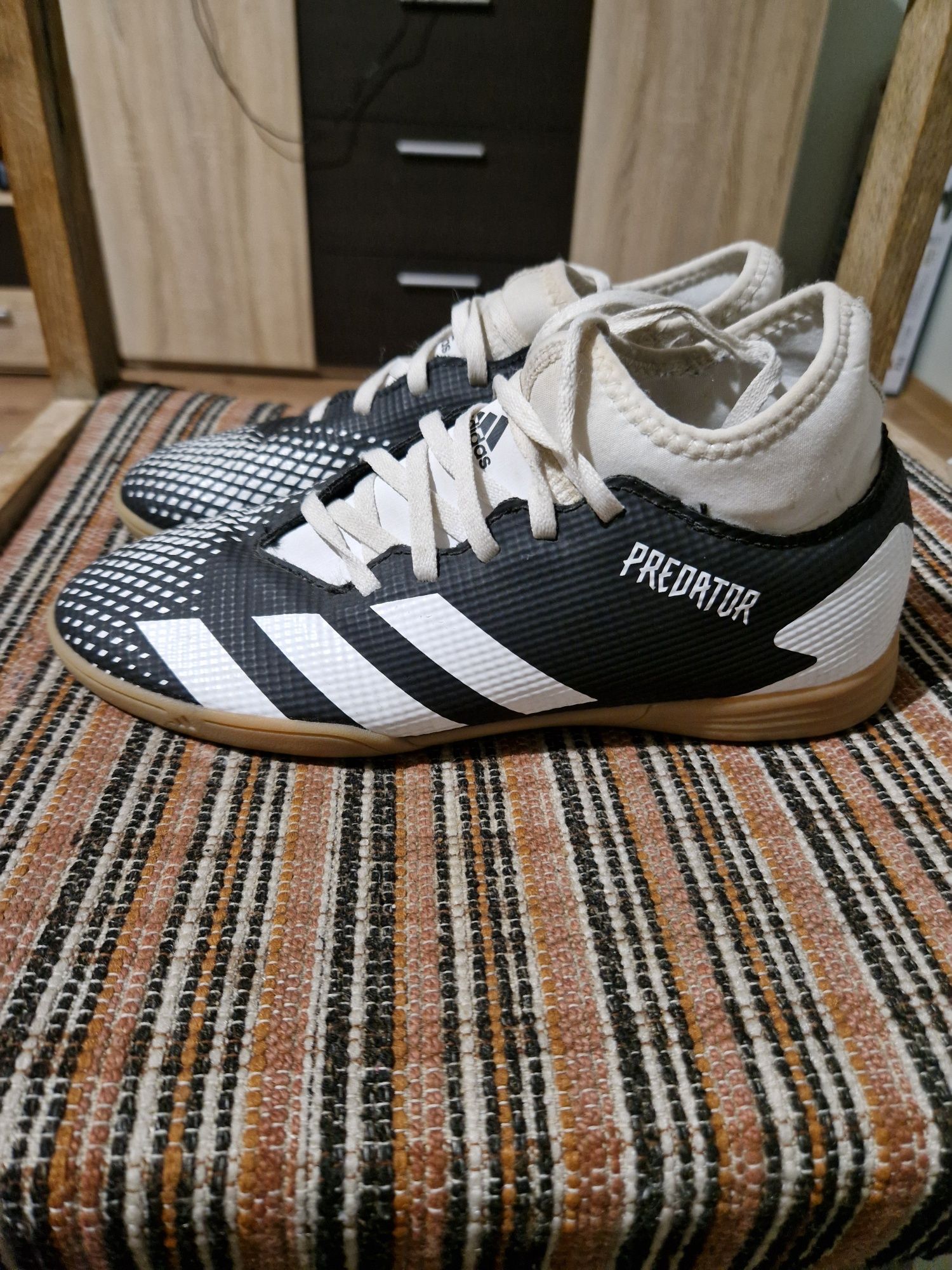 Halówki Adidas Predator r 38 I 2/3