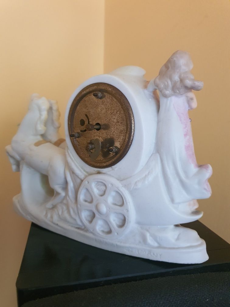 Zegar kominkowy nakręcany z porcelany, sprawny.