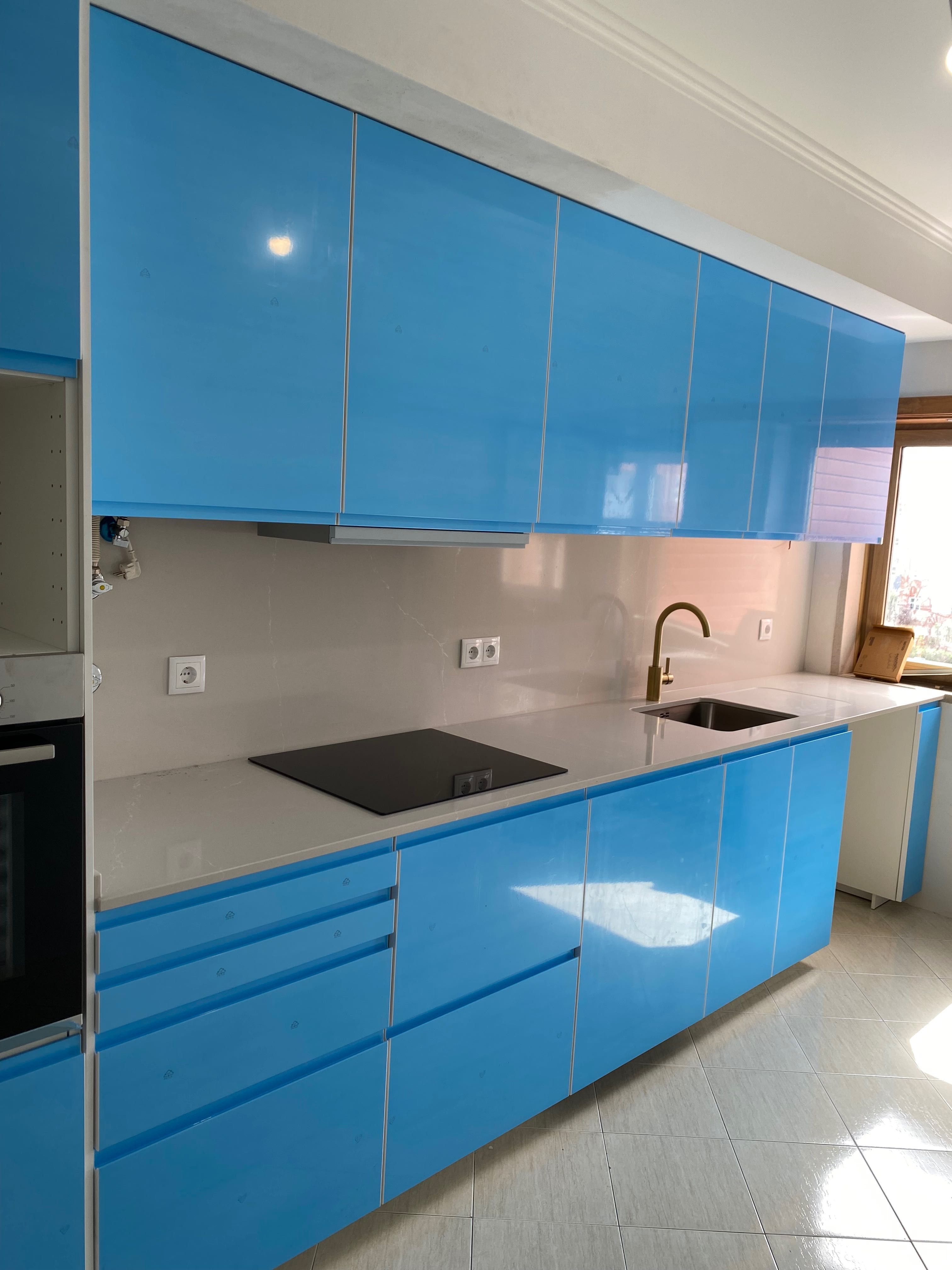 Montagem de cozinhas e todo o tipo de mobiliario