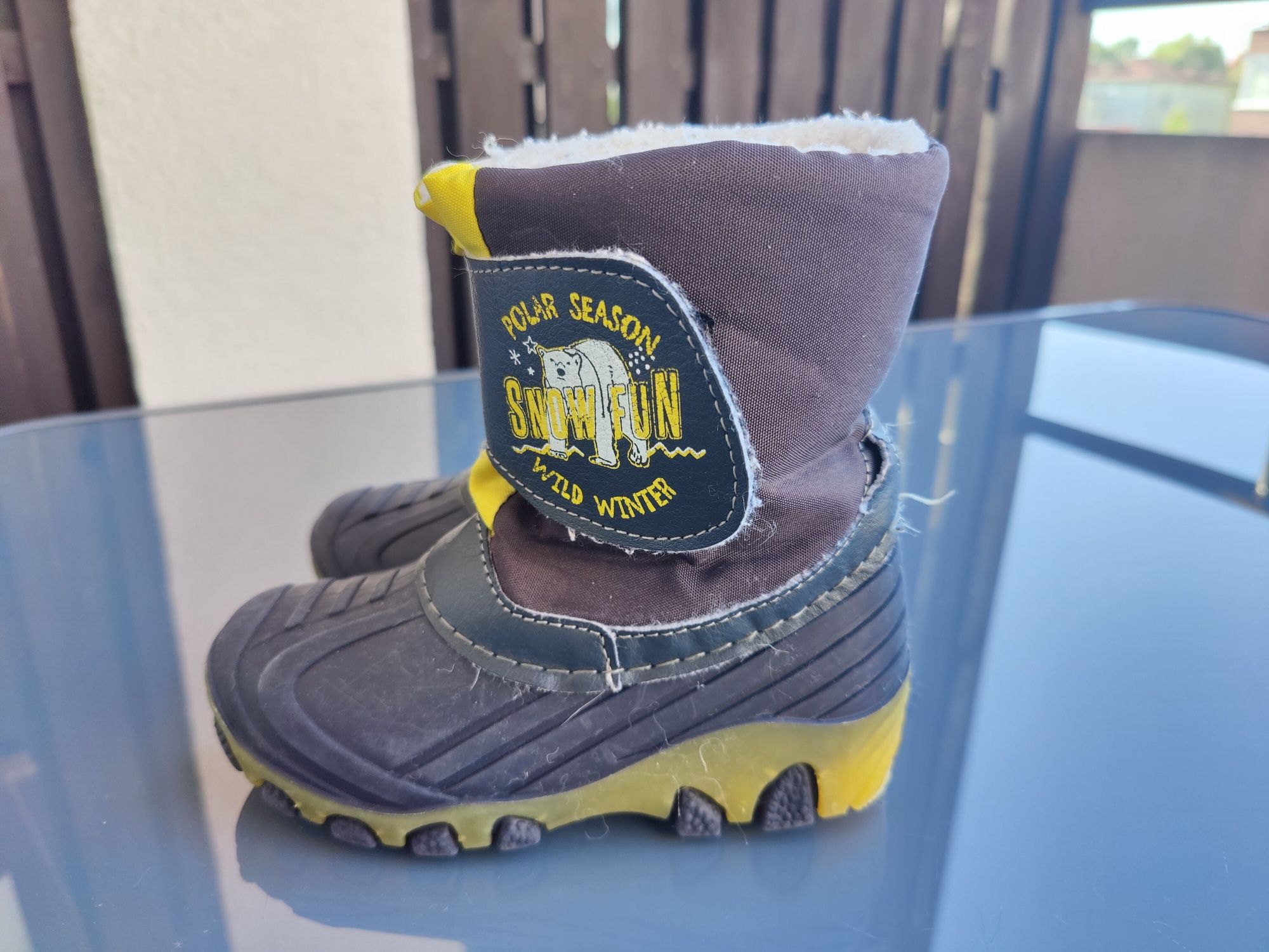 Buty zimowe, śniegowce r. 26