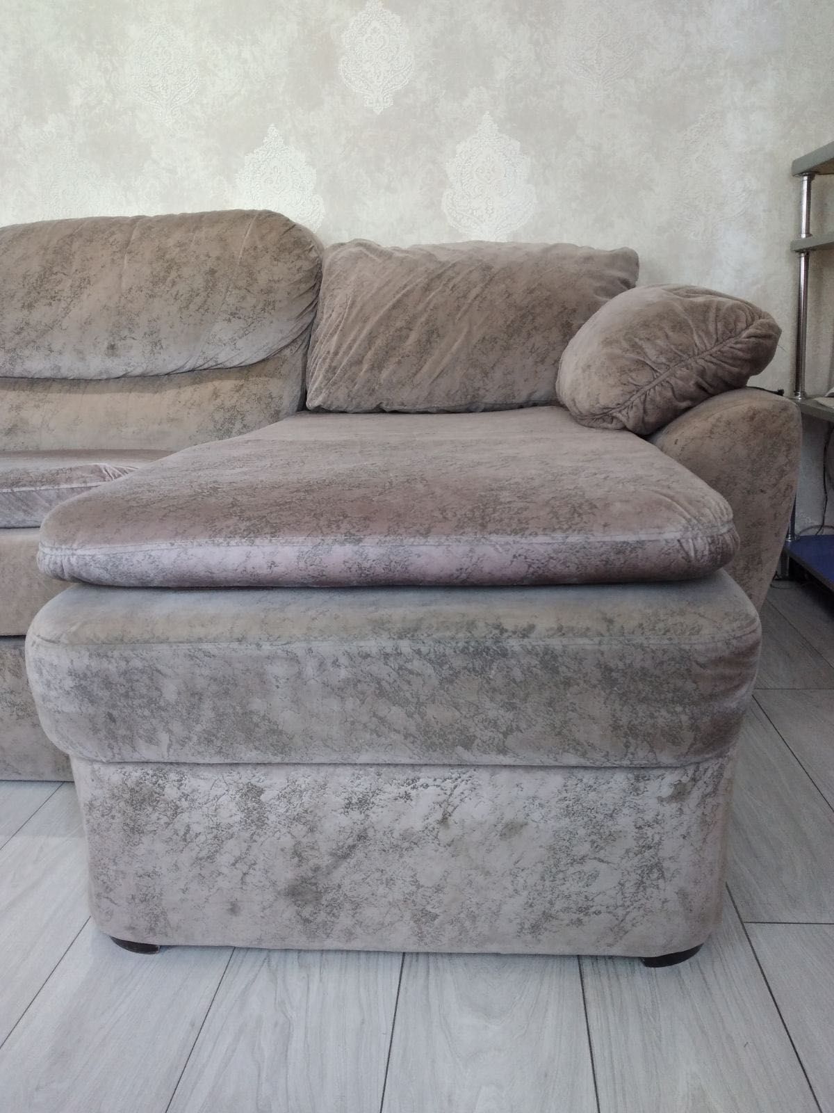Продаю диван в Николаеве
