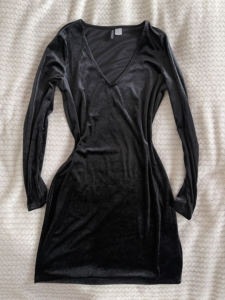 Obcisła czarna sukienka h&m