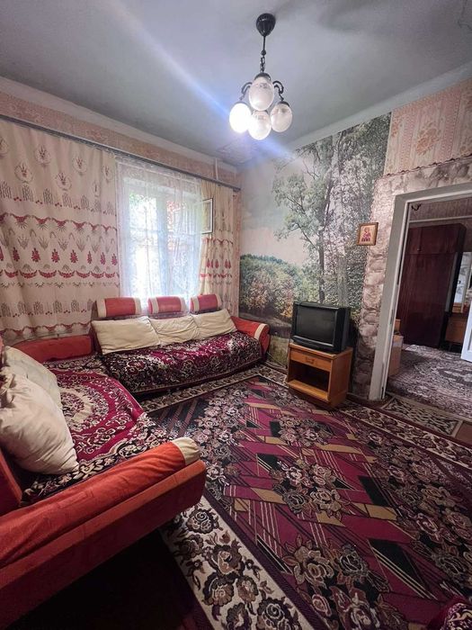 Продаж затишного будинку в Дубовому з великою ділянкою та садом!