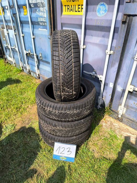 235/55/R19	GOODYEAR	Ultra grip performance 	2023r	105v	4szt	7mm 123AZ