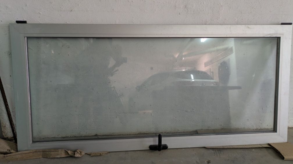 Porta alumínio oscilobatente com vidro laminado 200x90 mm