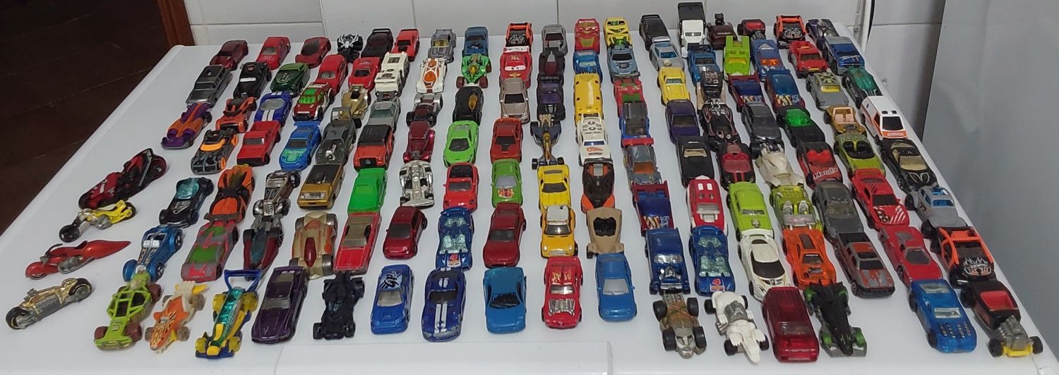 CARROS E MOTAS COLEÇÃO MINIATURAS.Casa,Criança,Colecionar,Sala,Quarto.