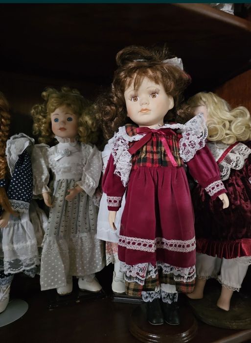 Bonecas com rosto de porcelana como novas