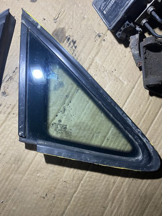 Szyba przód boczna prawa VW Caddy III 3 oryginał