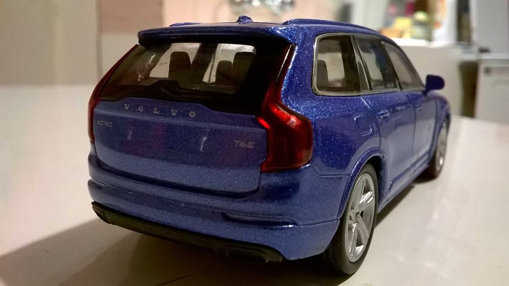 VOLVO XC 90 model wersja combi; skala 1:34; metalowo-plastikowy