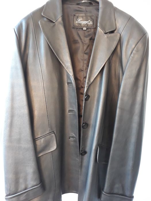 Пиджак из натуральной кожи.