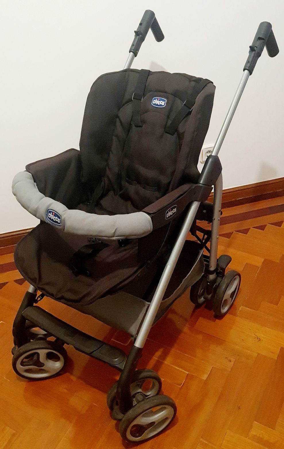 Trio Chicco - Carrinho, Alcofa e Bebé Conforto com Isofix