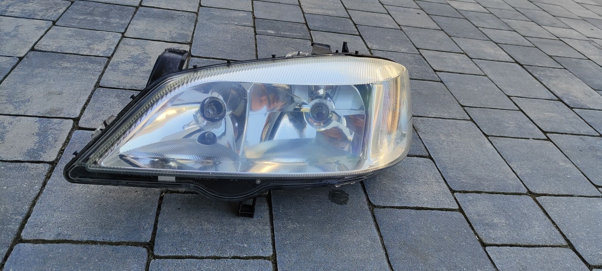 Lampa lewa przednia przód Opel Astra II G Hella Europa
