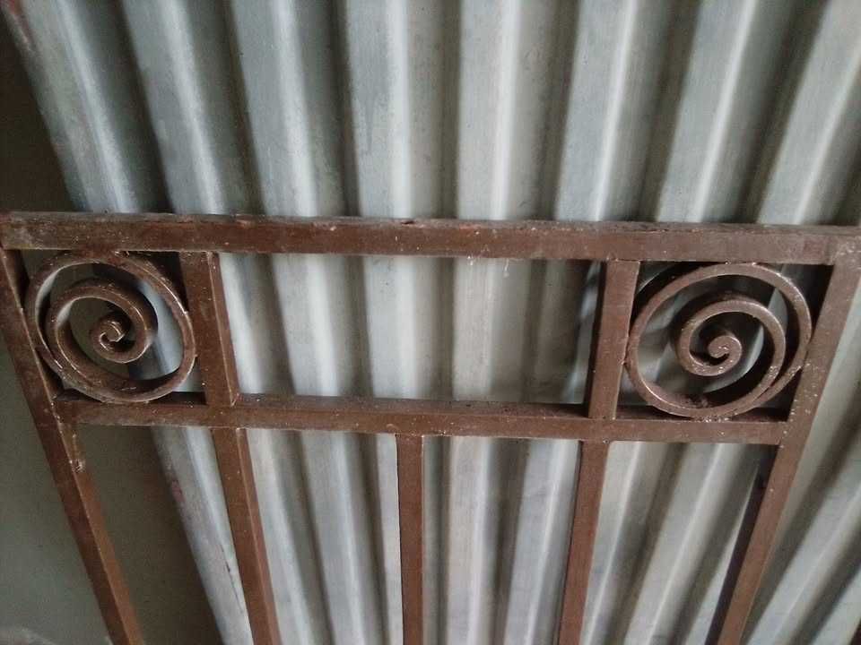 Grades de Portada antigas, em Ferro Forjado