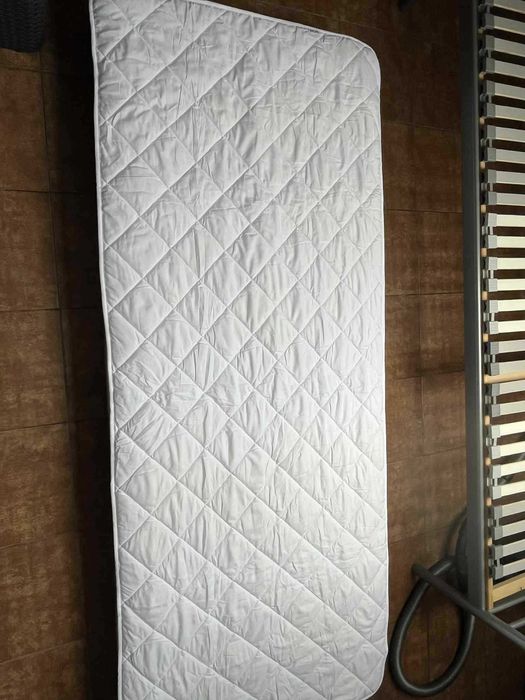 Materac WELLPUR 80x200 cm + ochraniacz na materac – stan bardzo dobry