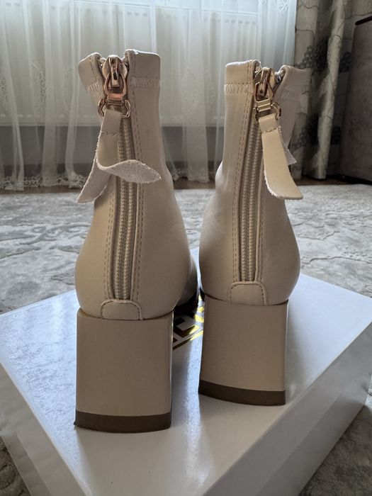 Ботінки жіночі LEGIT осінні