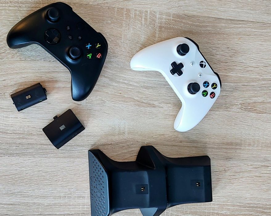 Xbox series X 1TB + 2 pady + słuchawki + Hogwarts Legacy